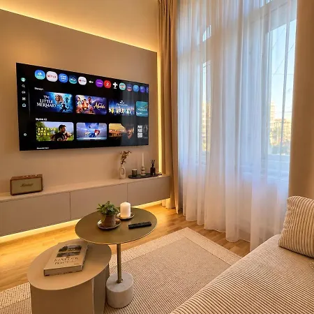 The Cozy Nest Stylish Loft Apartment *